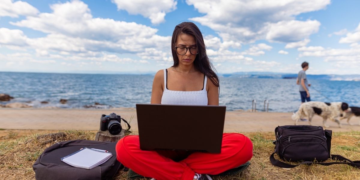 Sac à dos minimaliste pour digital nomad : trouvez le compagnon de route parfait