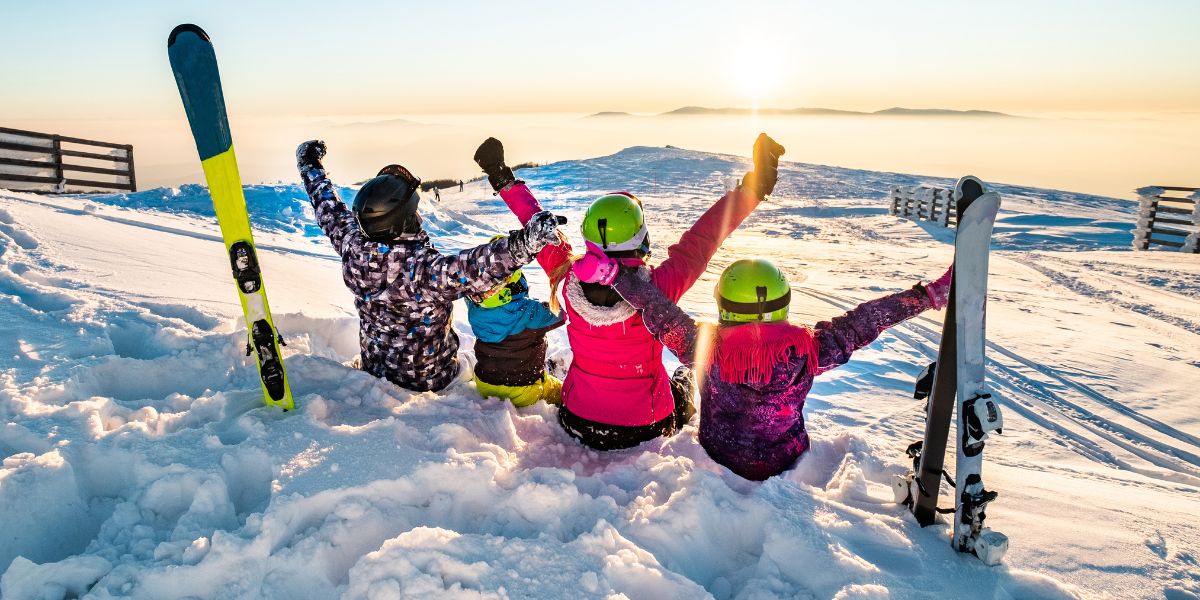 Comment accrocher des skis sur un sac à dos : Guide Complet