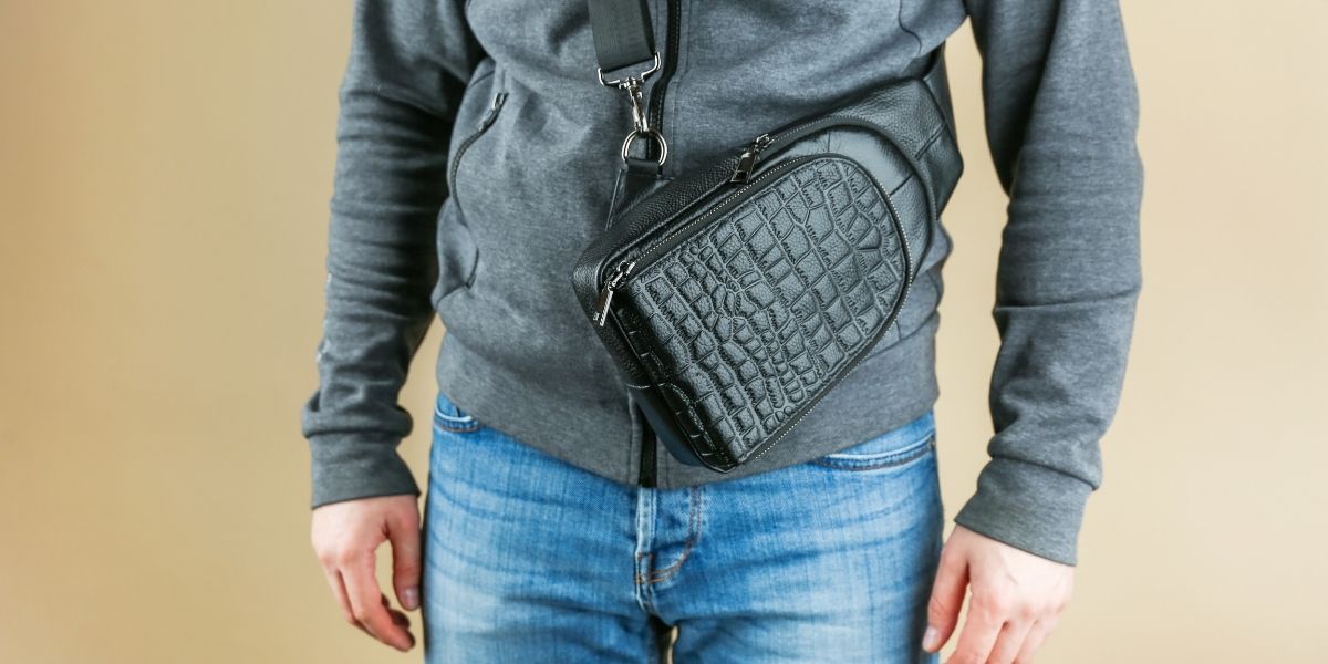 Comment appelle-t-on un sac à main pour homme : on vous dit tout